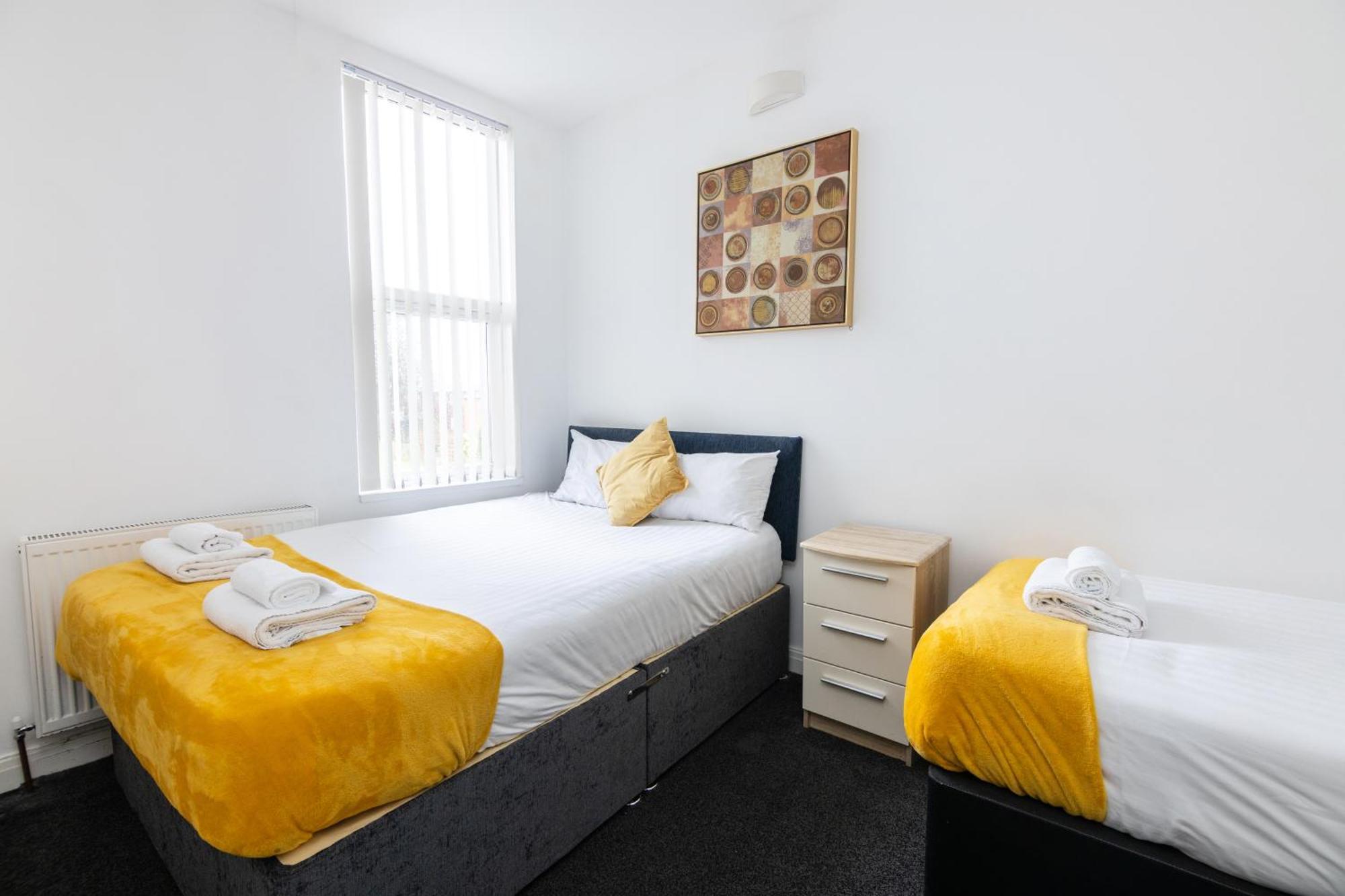 Spacious Apartment Close To City Centre With Free Secure Parking Leeds  Exterior photo